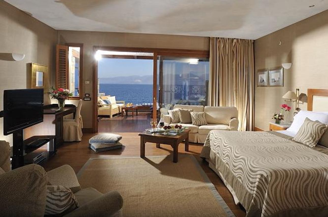 Wellness Waterfront Island Suite