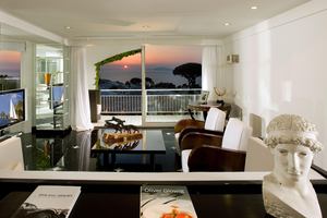 Paltrow Presidential Suite