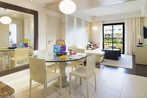 Family Red Level Driekamer Master Suite