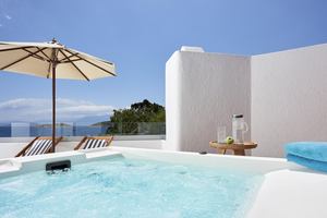 Club Junior Suite Outdoor Jacuzzi Seafront