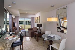 Royal Service Suite