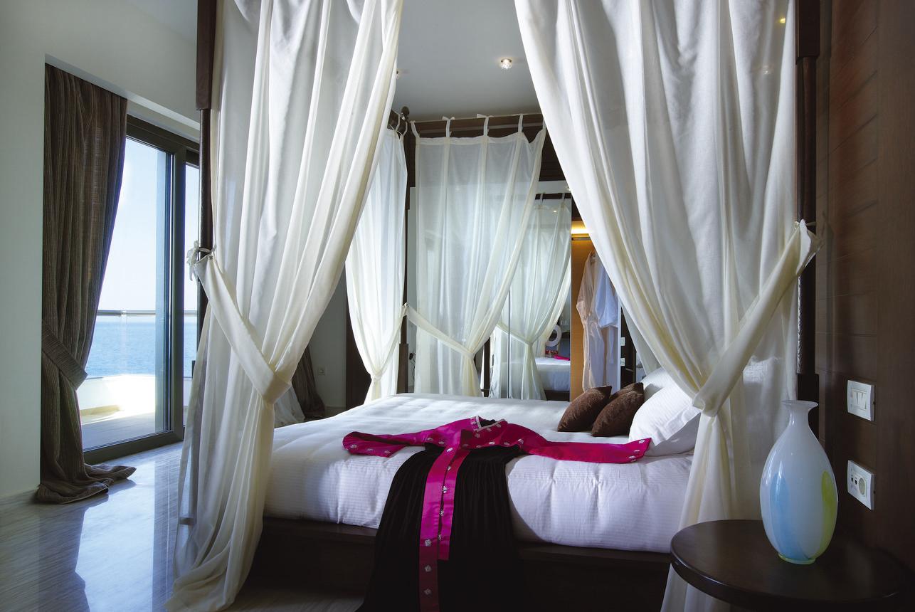 Presidential Pool Suite