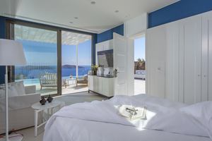 Superior Pool Suite Massage