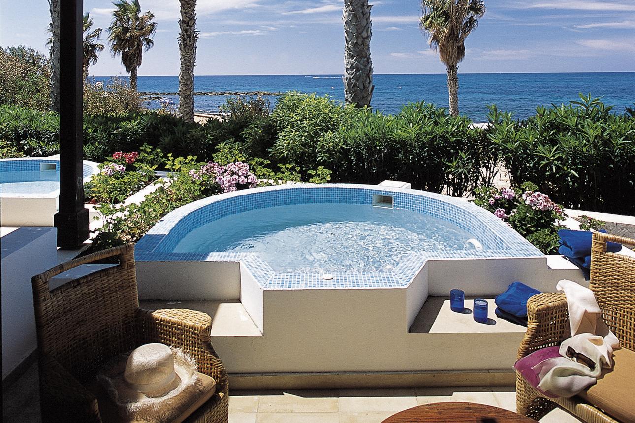 Garden Studio Whirlpool Suite