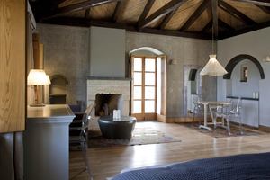 Kinsterna Suite