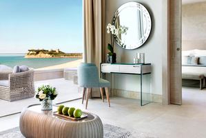 Deluxe Beachfront Suite met balkon