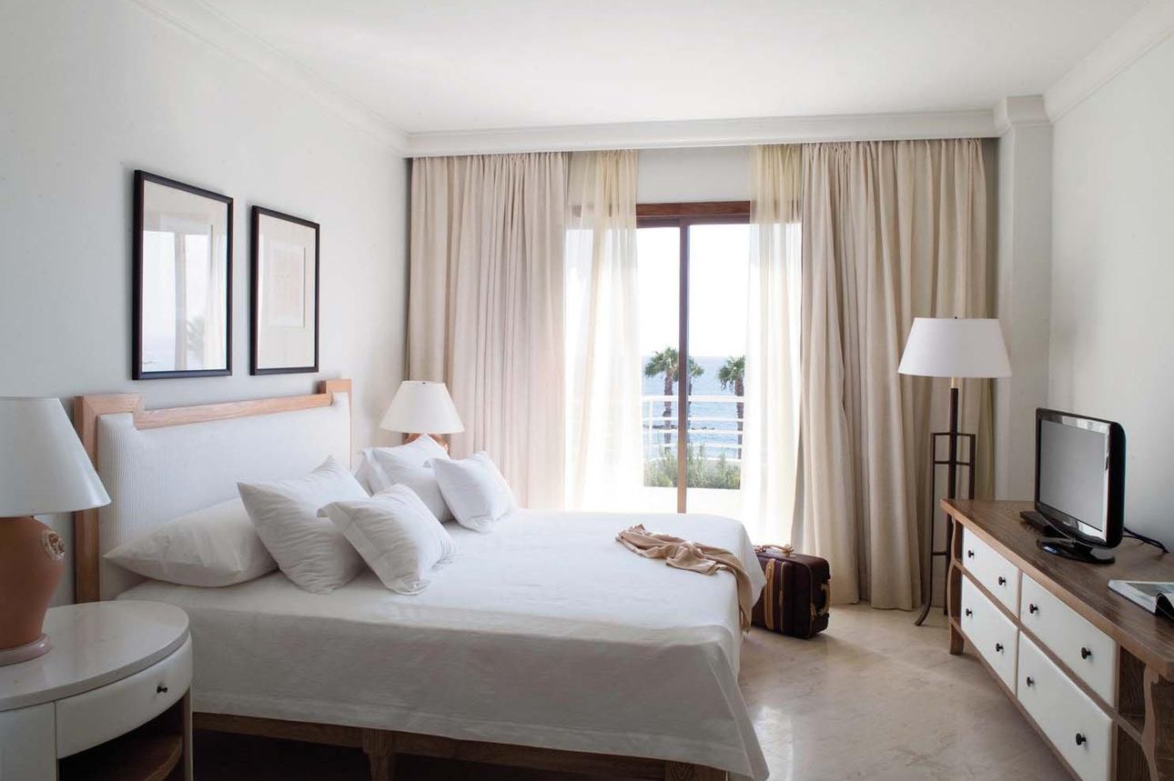 Alecos Penthouse Suite